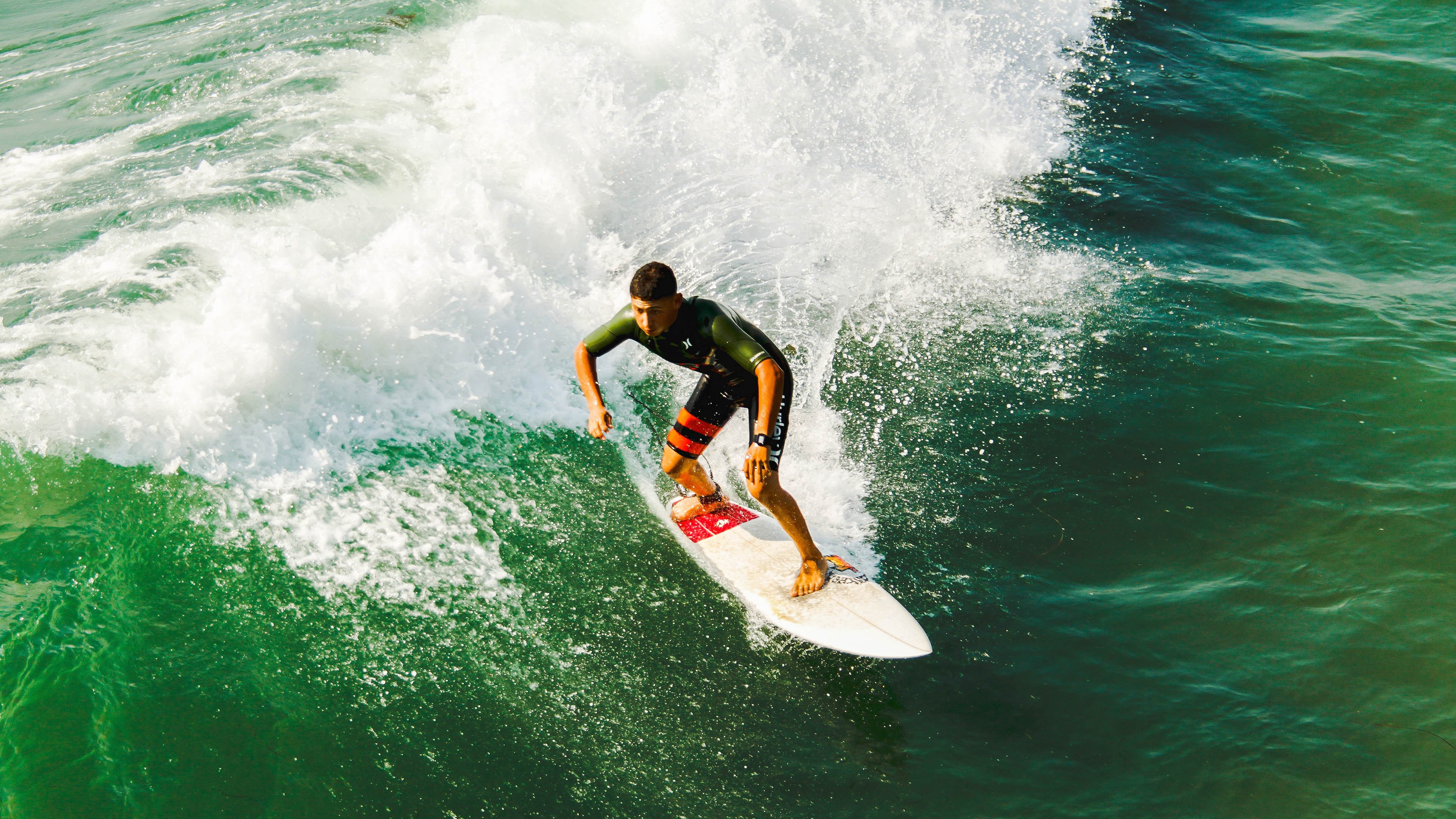 乔治展现巨星价值，活塞封锁步行者